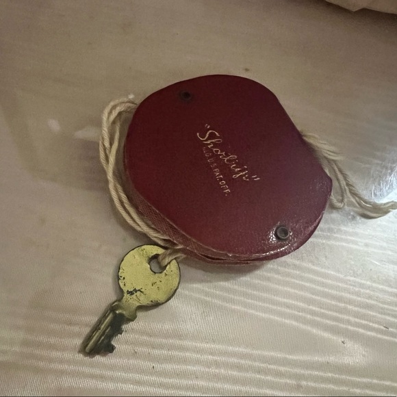 Sold/Shortrip 1940’s Vintage Burgandy Leather Makeup Train Case with Accessories - Picture 9 of 9